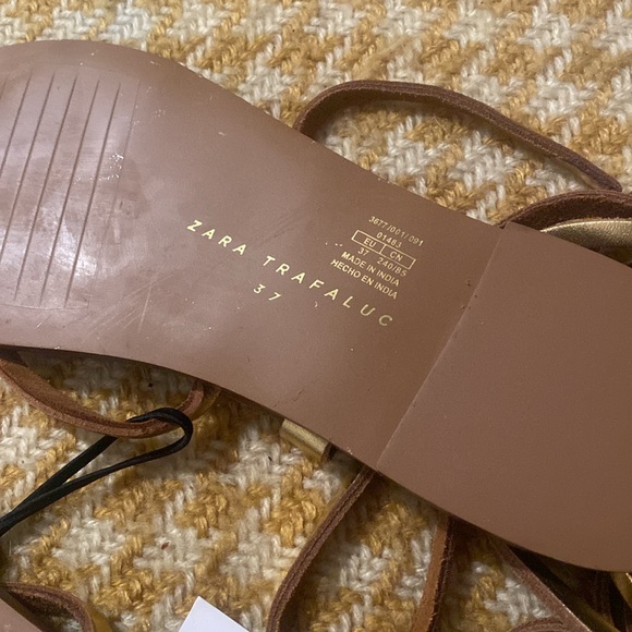 ZARA TRAFALUC Gold Leather Gladiator Sandals - Picture 5 of 8